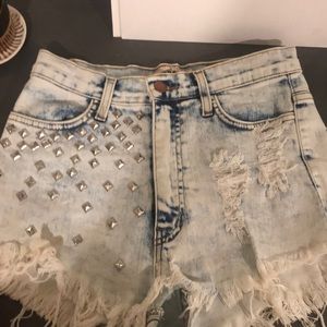 Vibrant Jean Short with studs